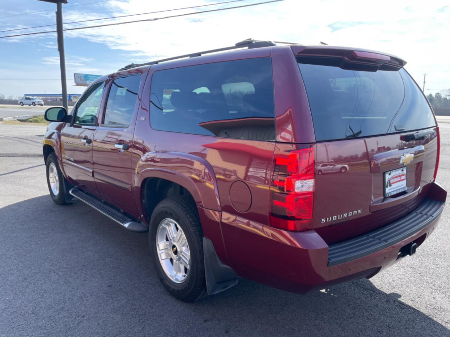 2008 Maroon Chevrolet Suburban 1500 (3GNFK16348G) with an V8, 5.3 Liter engine, Automatic, 4-Spd w/Overdrive transmission, located at 8008 Warden Rd, Sherwood, AR, 72120, (501) 801-6100, 34.830078, -92.186684 - Photo#5